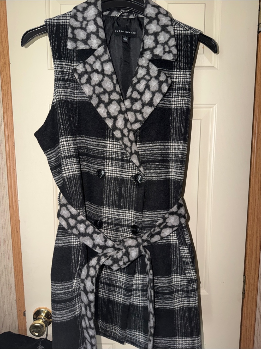 Susan Graver Black & Gray Patterned Sleeveless Wrap Vest